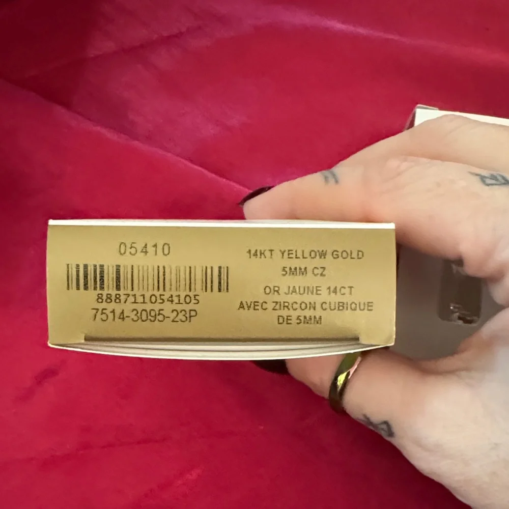 14K Yellow Gold 5MM Cubic Zirconia - Picture 2 of 3